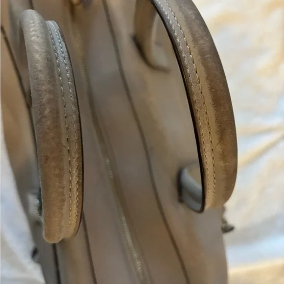 Authentic Large Coach Taupe Satchel - Picture 12 of 16